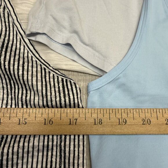 ✅Lot Of 4 Athletic Tank Tops Women's M Lululemon Nike Dri-Fit Sofibella Gym Yoga - Picture 7 of 16